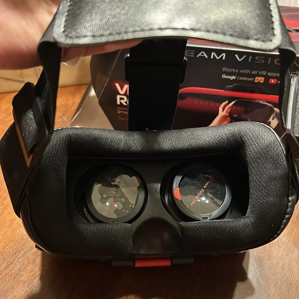 Set of 2 VR headsets and a Merge Cube!